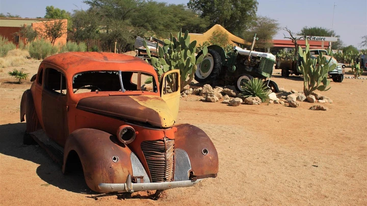 Carros antigos compõem paisagem dramático na região de Erongo
