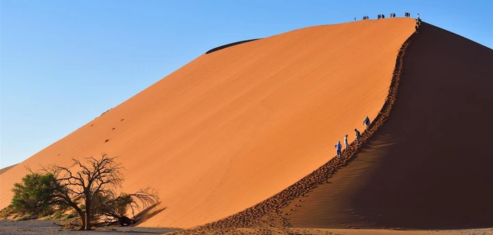 Parcourez les dunes immaculées de Namibie