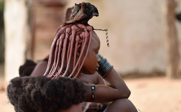 Die Haarpracht der Himba-Frauen ist einmalig