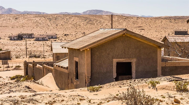 Vue d'une maison du village fantôme de Kolmanskop